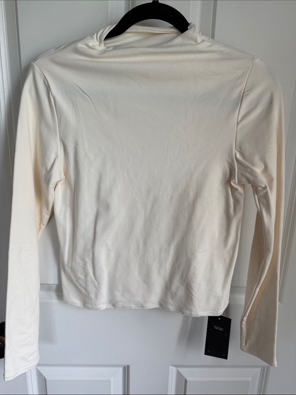 Women's FABLETICS Size L NWT Long-Sleeve Cream Top
